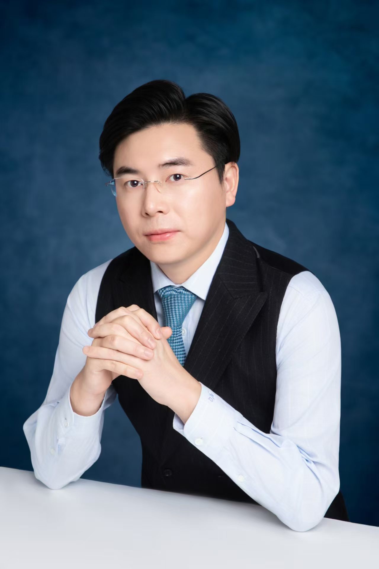 Lawyer Qi Professional Photo